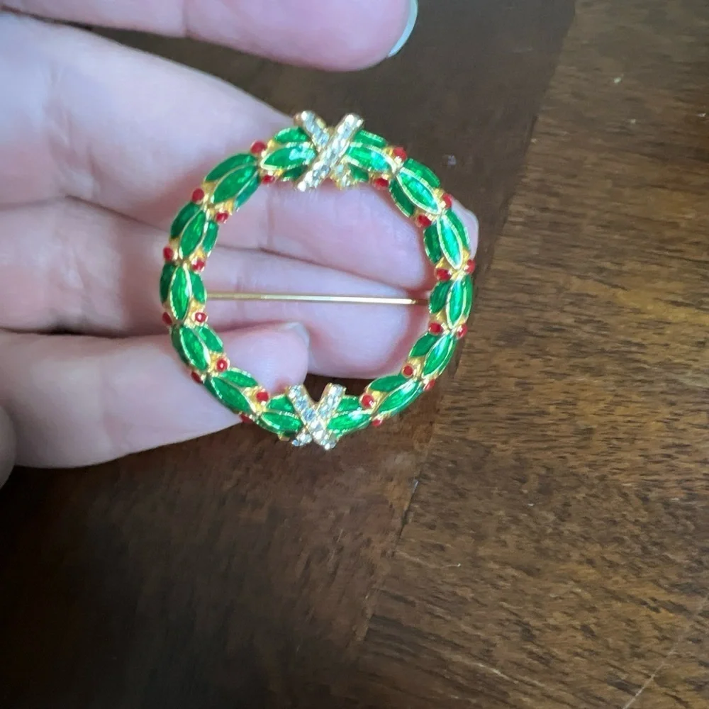 MMA Enamel/rhinestone 24GE Christmas wreath brooch #christmaswreath